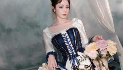 迪丽热巴问魔镜：谁是世界上最美的女人？华丽公主造型惊艳