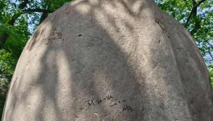 国家重点文保单位内珍贵文物被涂鸦，“整整写了三排字”，警方已介入