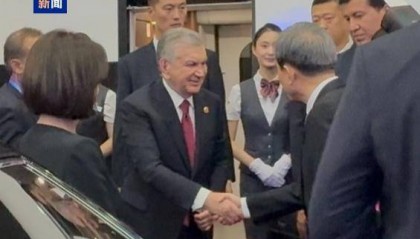 多国领导人乘高铁抵达北京