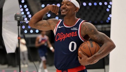 快船懵了！比尔遭遇髋部骨折 将接受手术+赛季报销