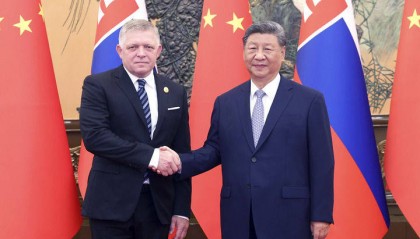 习近平会见斯洛伐克总理菲佐