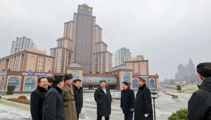 朝鲜“万套住宅”震撼亮相，金正恩现场感叹：5年的辛苦没白费