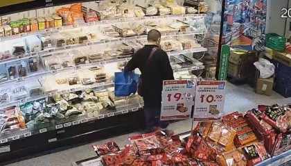 上海一女子在超市连偷10次鲜猪肉, 抓现行还辩解不是自己,普陀警方:已刑拘