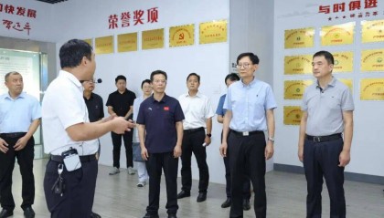 徐州市人大常委会副主任赵立群调研快递物流枢纽建设情况