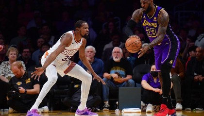 小里弗斯:詹姆斯进攻武器库还不到杜兰特一半