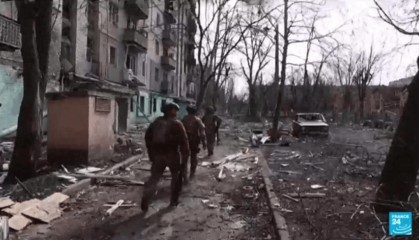 俄军打穿红军城，普京邀请全球记者入城参观，泽连斯基气得跳脚，宣称这是违法行为