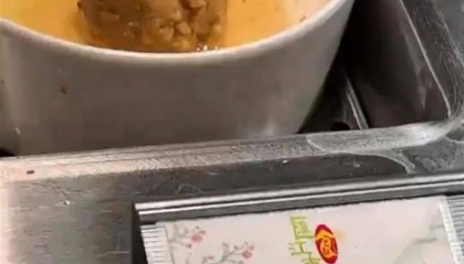 旅客吐槽无锡机场一颗狮子头卖38元太贵 店方:这是一份3颗的售价