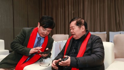 “网红教授”郑强与福建福耀科技大学创始人曹德旺同台互动