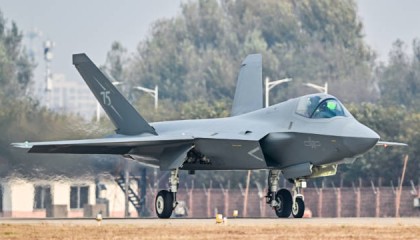 歼-35A来了，它和歼-20有什么异同？
