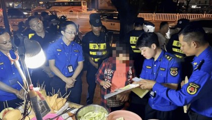 “锅铲声敲得我睡不着”!深夜,深圳多名流动摊贩被劝离……