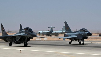 动真格了？中国空军大批军机升空，美媒：五角大楼大批高官被辞