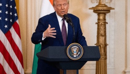 台军5架战机挑衅辽宁舰,特朗普发现不对劲,紧急扣下64架F-16V