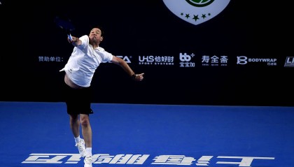 申花主帅出战国际网球大师赛 首轮0-2遗憾出局(图)