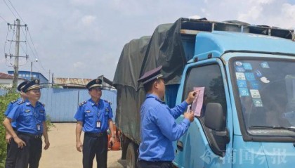 柳州路边停着一辆盖得严严实实的车,有人看了一眼立即举报!