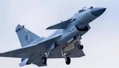 印被中式武器打服，解放军发布歼10C大片，绿媒点赞，民进党沉默