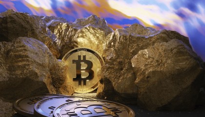 终于，BTC比特币挖开了黄金的“墙角”?