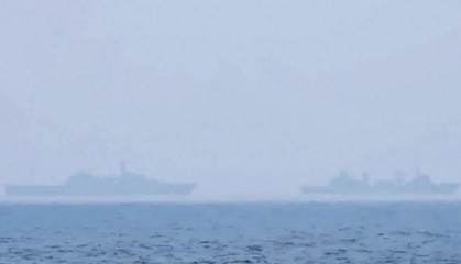 解放军四面围岛，战机规模倍增！台军演遭遇空前挑战，美国航母南下紧急应对
