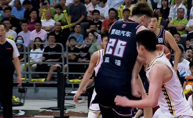 北京队唯一交易选项：曾凡博与现金换取周琦！