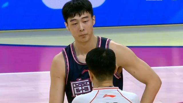 杨鸣为球迷许下诺言，广东球迷愿意用周琦+现金交易得到陈国豪