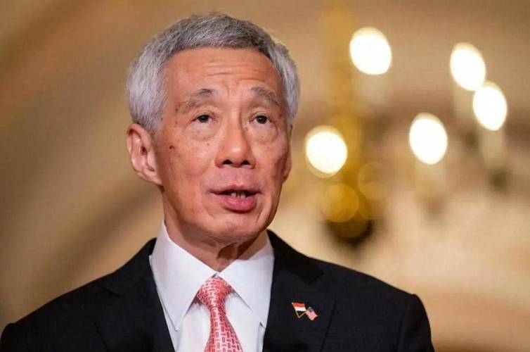 李显龙“打破沉默”，对中美关税战表态，新加坡的好日子到头了？