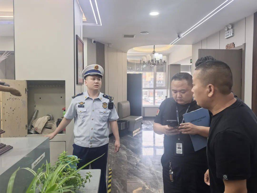 营口消防鲅鱼圈大队联合派出所开展“九小场所”消防安全检查