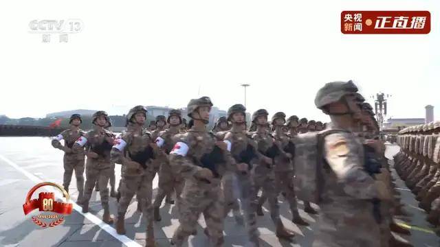 不装了！一口气看完九三大阅兵武器装备！谁说我们一个也不认识？