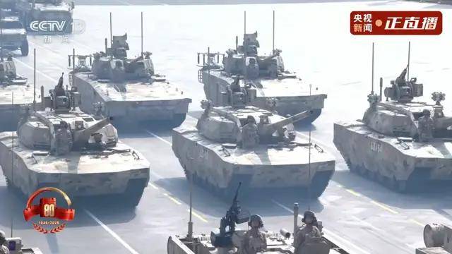 不装了！一口气看完九三大阅兵武器装备！谁说我们一个也不认识？