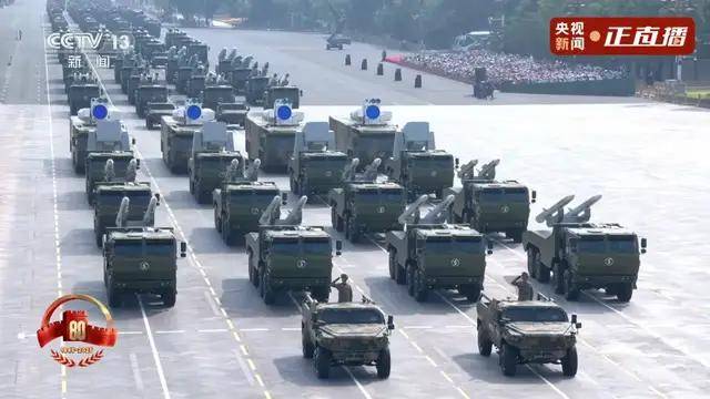 不装了！一口气看完九三大阅兵武器装备！谁说我们一个也不认识？