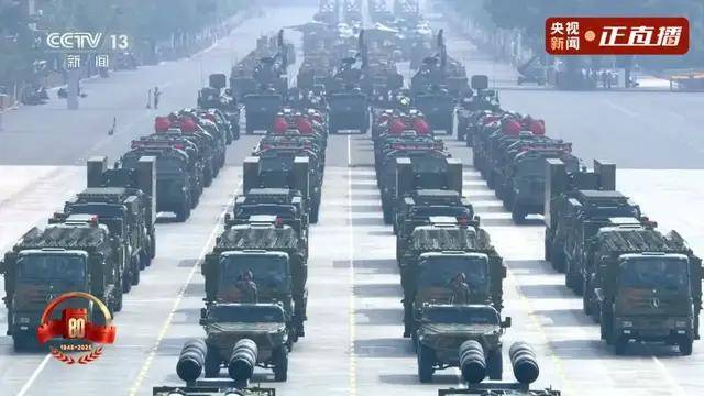 不装了！一口气看完九三大阅兵武器装备！谁说我们一个也不认识？