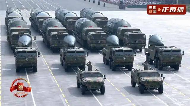 不装了！一口气看完九三大阅兵武器装备！谁说我们一个也不认识？