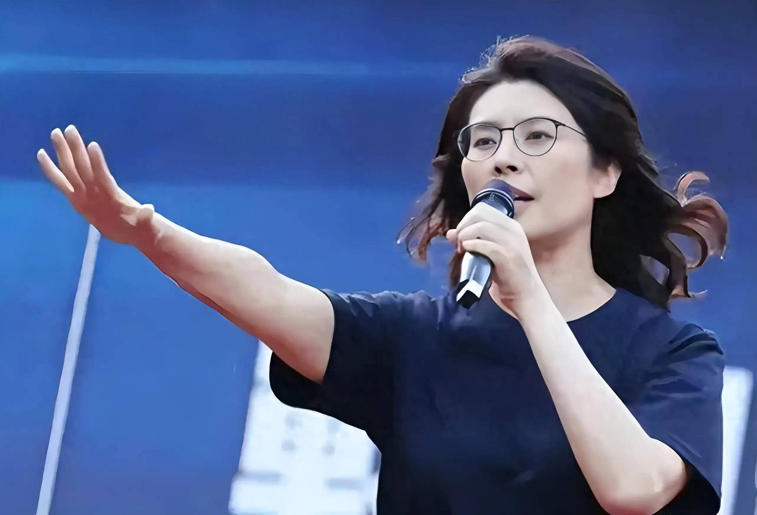 最后3天，郑丽文支持率暴涨，洪秀柱定调：必须就统一表明态度