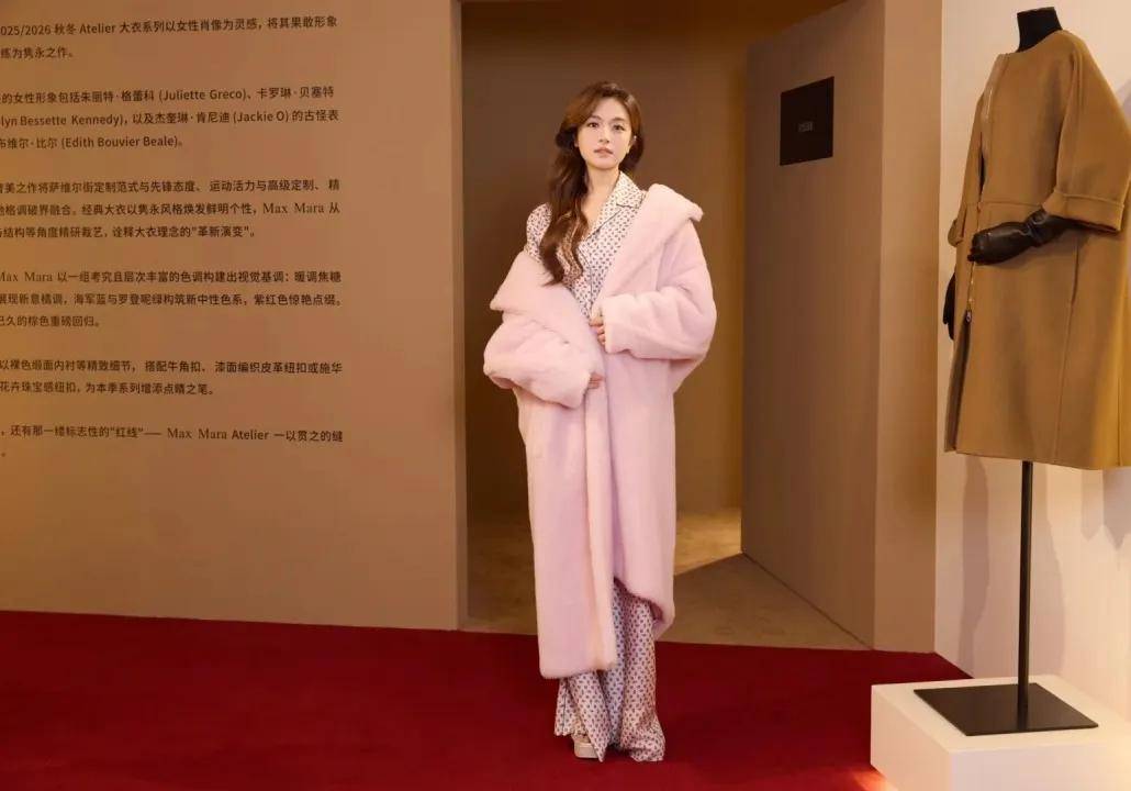 贾玲李现请假视频受热议，宁艺卓封面风格突破，顶尖设计师履新引关注
