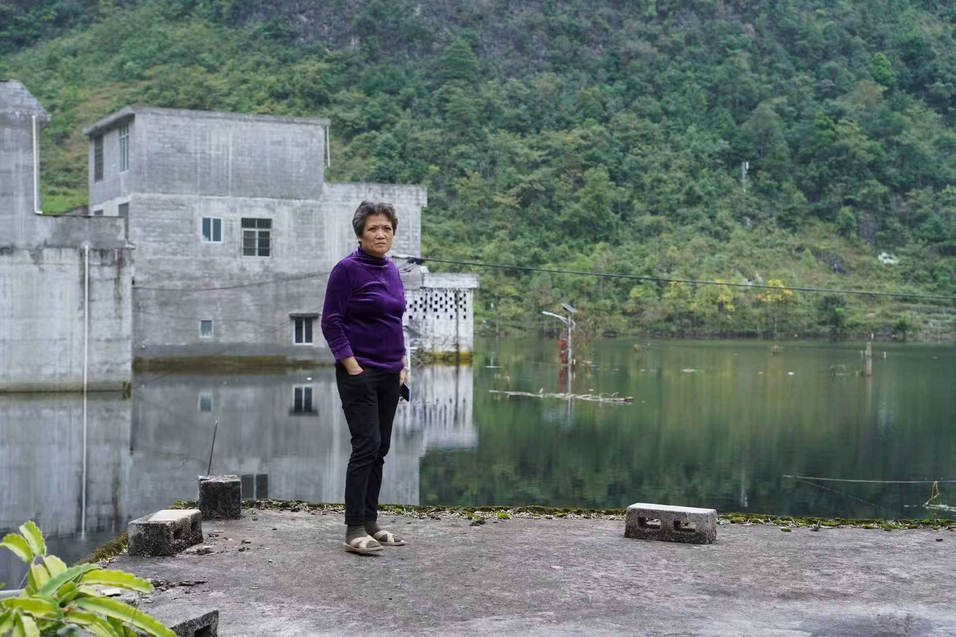 村镇导演追三个超强台风 拍下被遗忘的农民