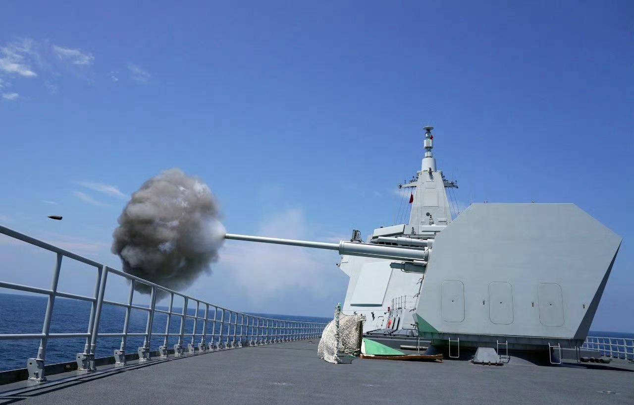 美军再度遭遇耻辱时刻:中国海军6艘战舰包围,815舰插入南海演习