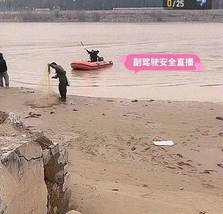 济南一母亲和3岁女儿黄河边失联3天,电动车遗留在岸边,救援人员正在搜救,孩子奶奶一夜白发