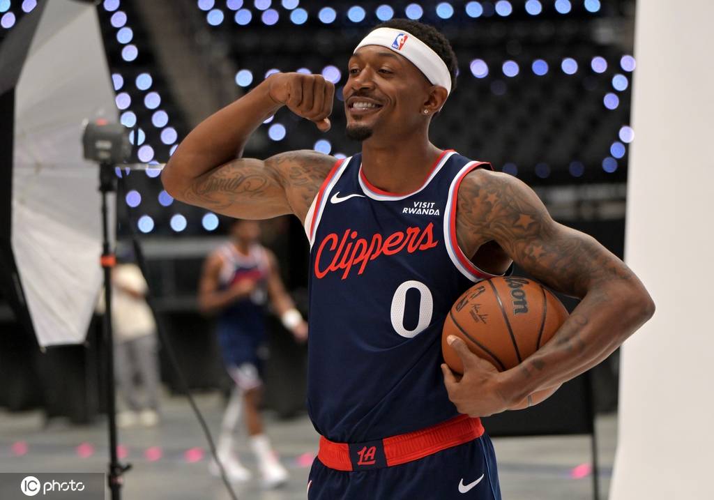 快船懵了！比尔遭遇髋部骨折 将接受手术+赛季报销