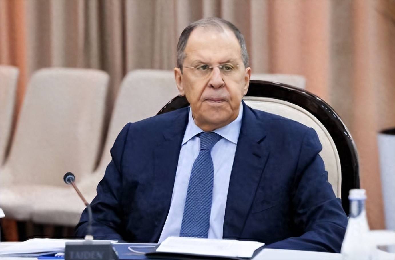 刚攻下红军城,俄外长拉夫罗夫高调表态,中俄不缔结同盟,现实主义才是真道理?