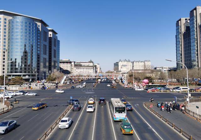 北京五环内和副中心信号灯实现100%联网，通行效率提升