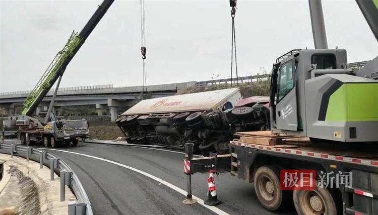 “扶正一下”收两万？天价救援费岂能强买强卖