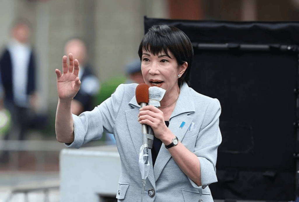 解放军14天火炮齐射,日本硬闯盯梢,无人机在自家机场摔了“颜面尽失”