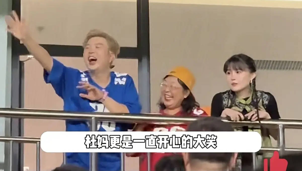 考古 | 赵本山妻子罕见公开现身,气质优雅五官美艳,俩人爱情太感人!