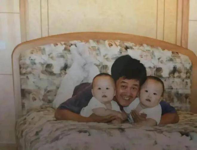 考古 | 赵本山妻子罕见公开现身,气质优雅五官美艳,俩人爱情太感人!