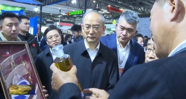 省委书记参观百年野山参!吉林正举全省之力打造千亿级产业
