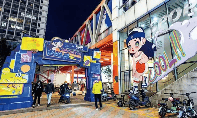 一边万人大厂停工,一边出口订单暴增:“潮玩之都”东莞,深陷冰火两重天