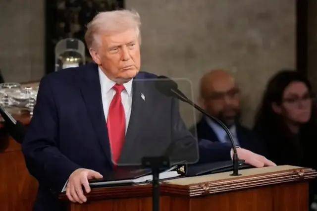 杀红眼了！局势急转直下：美以伊三方都被逼到了墙角，美国的帝国体系面临动摇！
