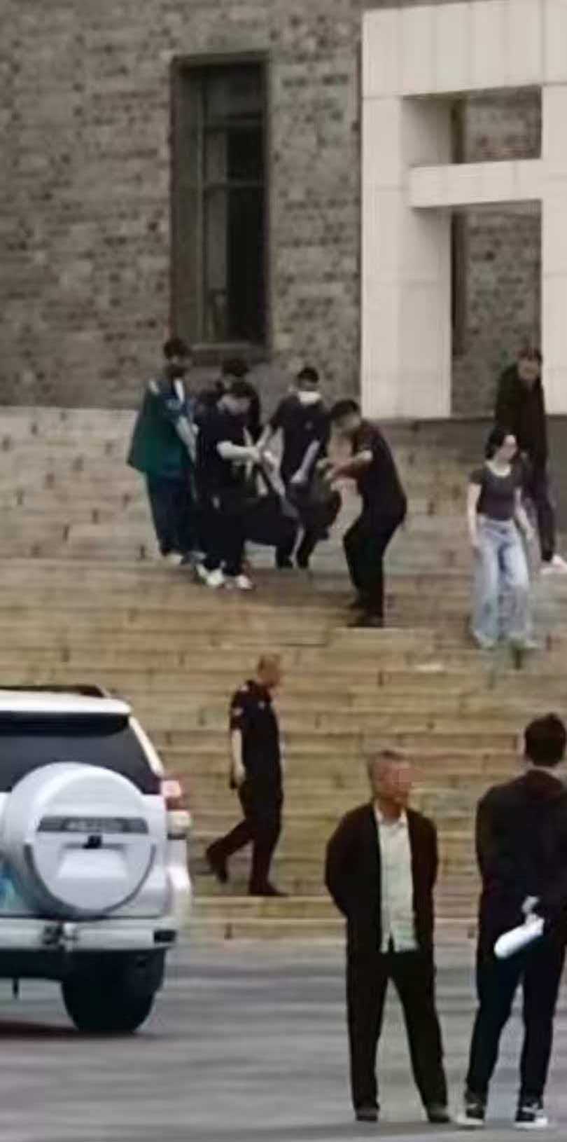 沈阳工学院校内有人行凶,工作人员:当事人已被警方抓走