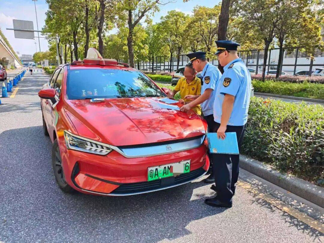 白云机场的士拒载 乘客寒心：现场工作人员竟“束手无策”