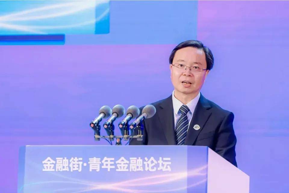 李运代理深圳市人民政府市长，曾任广东省副省长等职