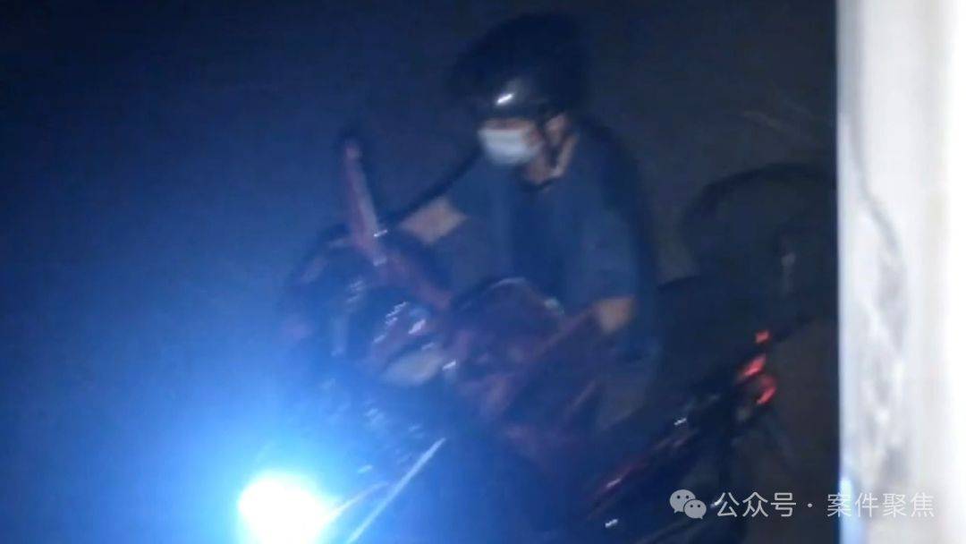 上海一小伙刚报完案，车又被砸了，连修车师傅都惊了：还有偷这个的？